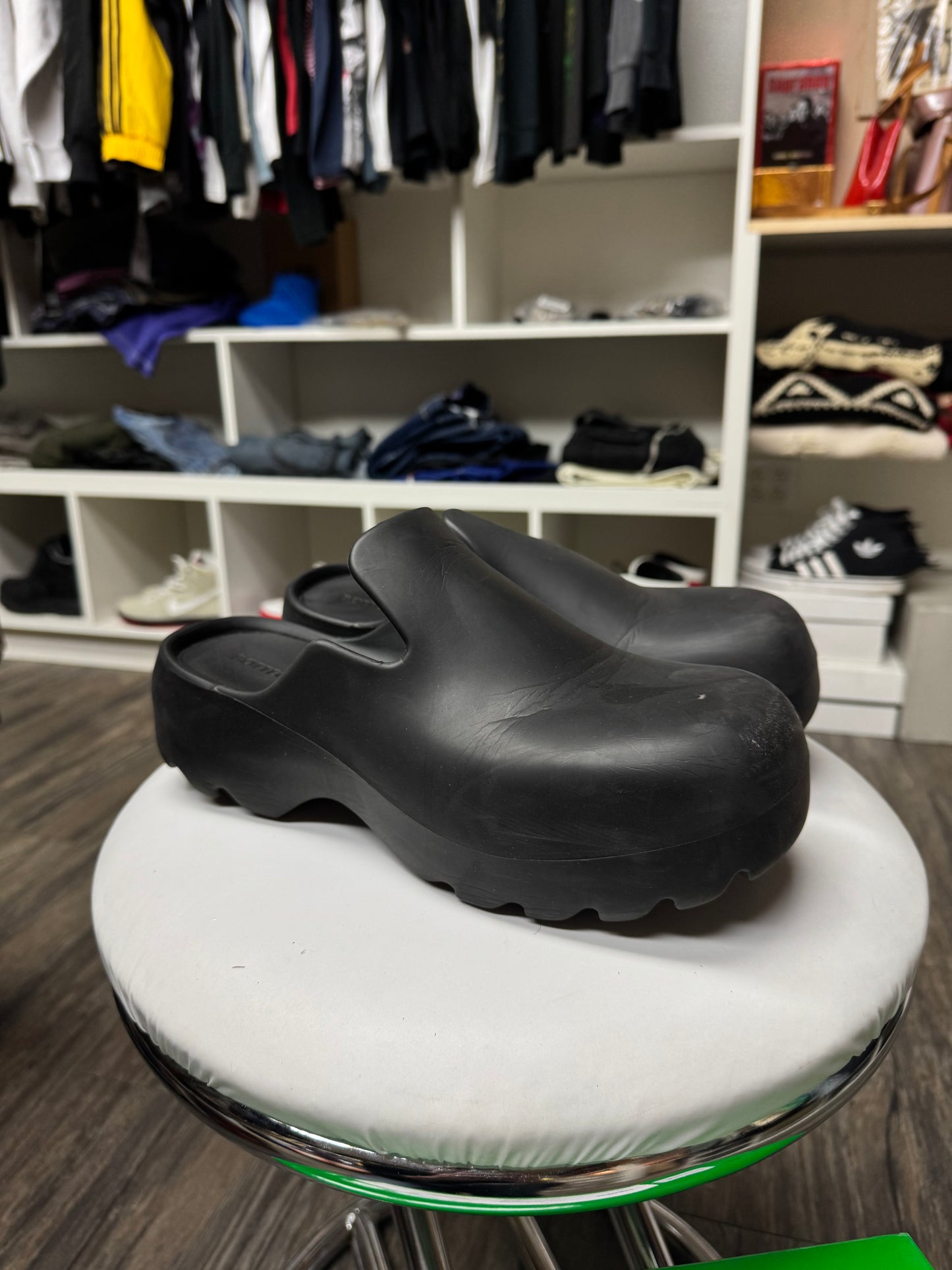 BOTTEGA VENETA BLACK RUBBER MULES (10.5)