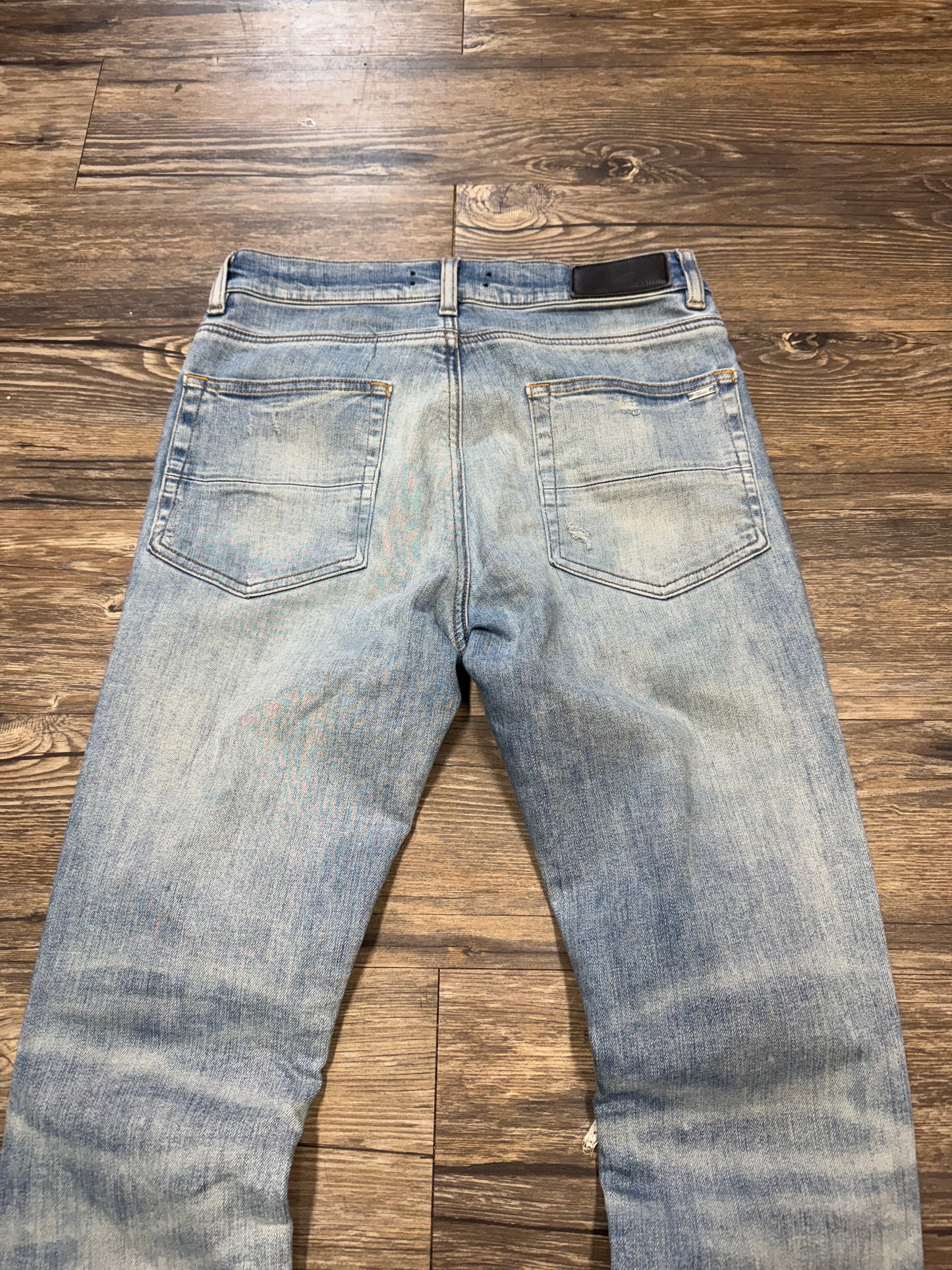 AMIRI MX1 LIGHTWASH DISTRESSED JEANS (30)