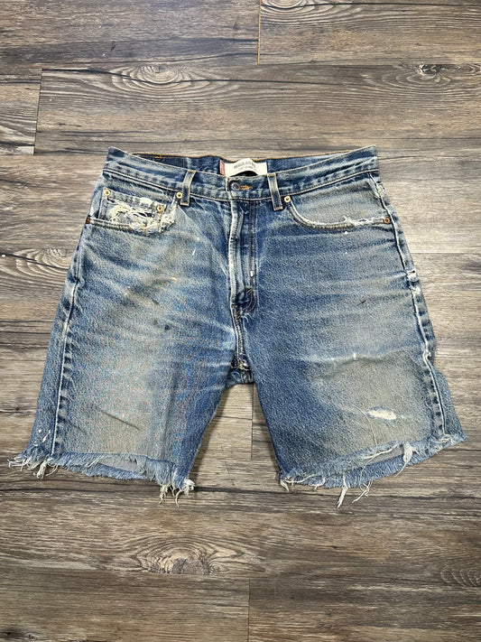 LEVIS DISTRESSED JORTS (33)