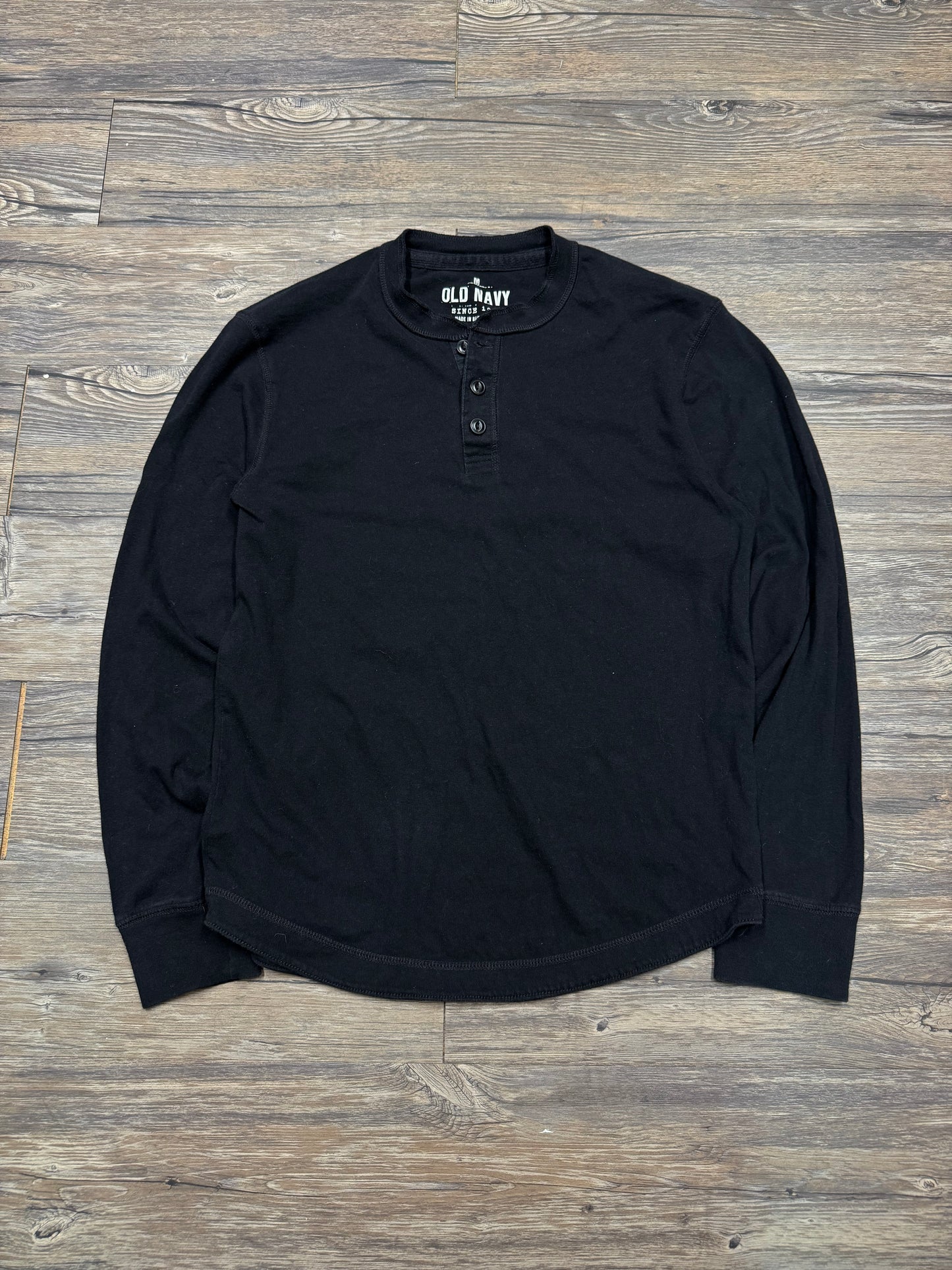 OLD NAVY BLACK HENLEY (M)