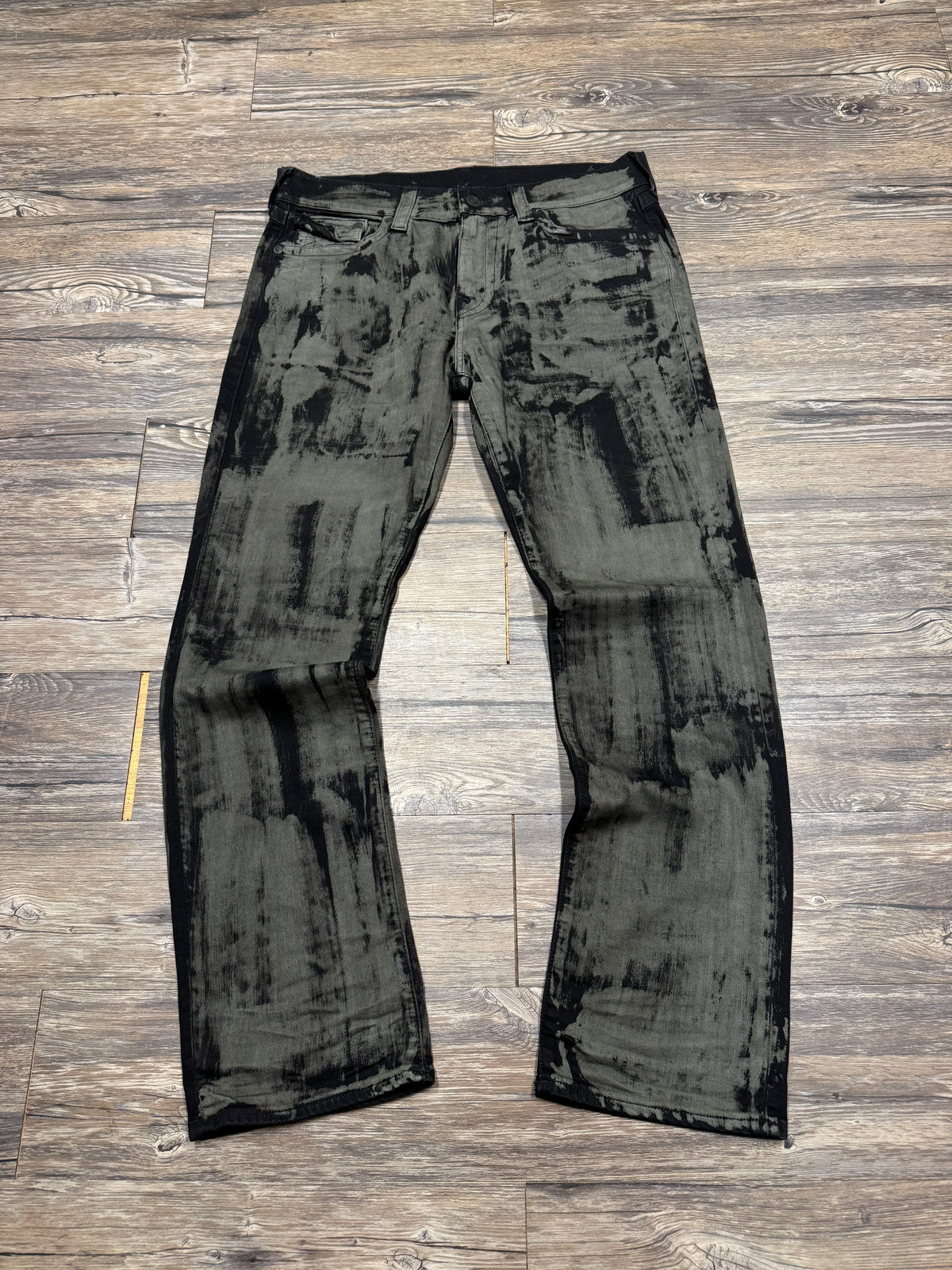 TRUE RELIGION RICKY RELAXED STRAIGHT PAINTED CUSTOM JEANS (33)