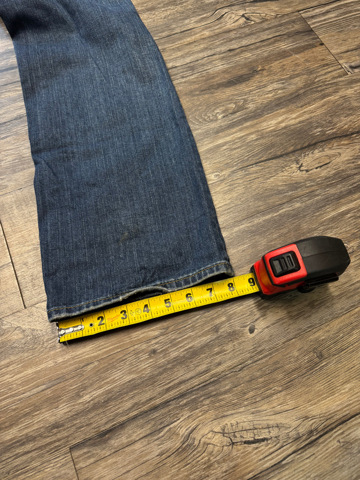 TRUE RELIGION PATCH BOOT CUT JEANS (34)