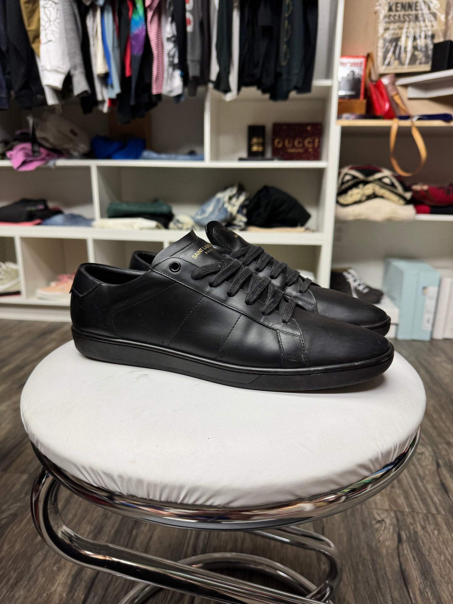 SAINT LAUREN PATENT LEATHER SLO6 LO-TOP SNEAKERS (44)