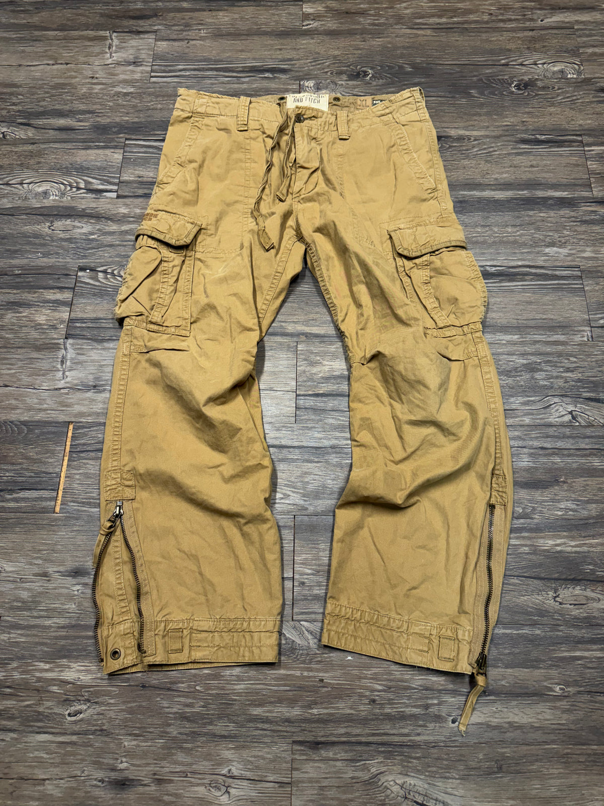 ABERCROMBIE & FITCH TAN Y2K PARATROOPER CARGO PANTS (XL)