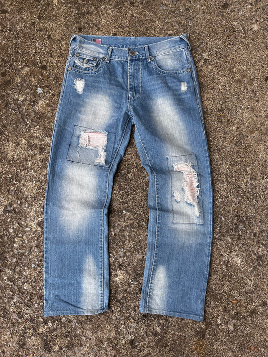 TRUE RELIGION DISTRESSED LIGHT WASH DENIM (32)