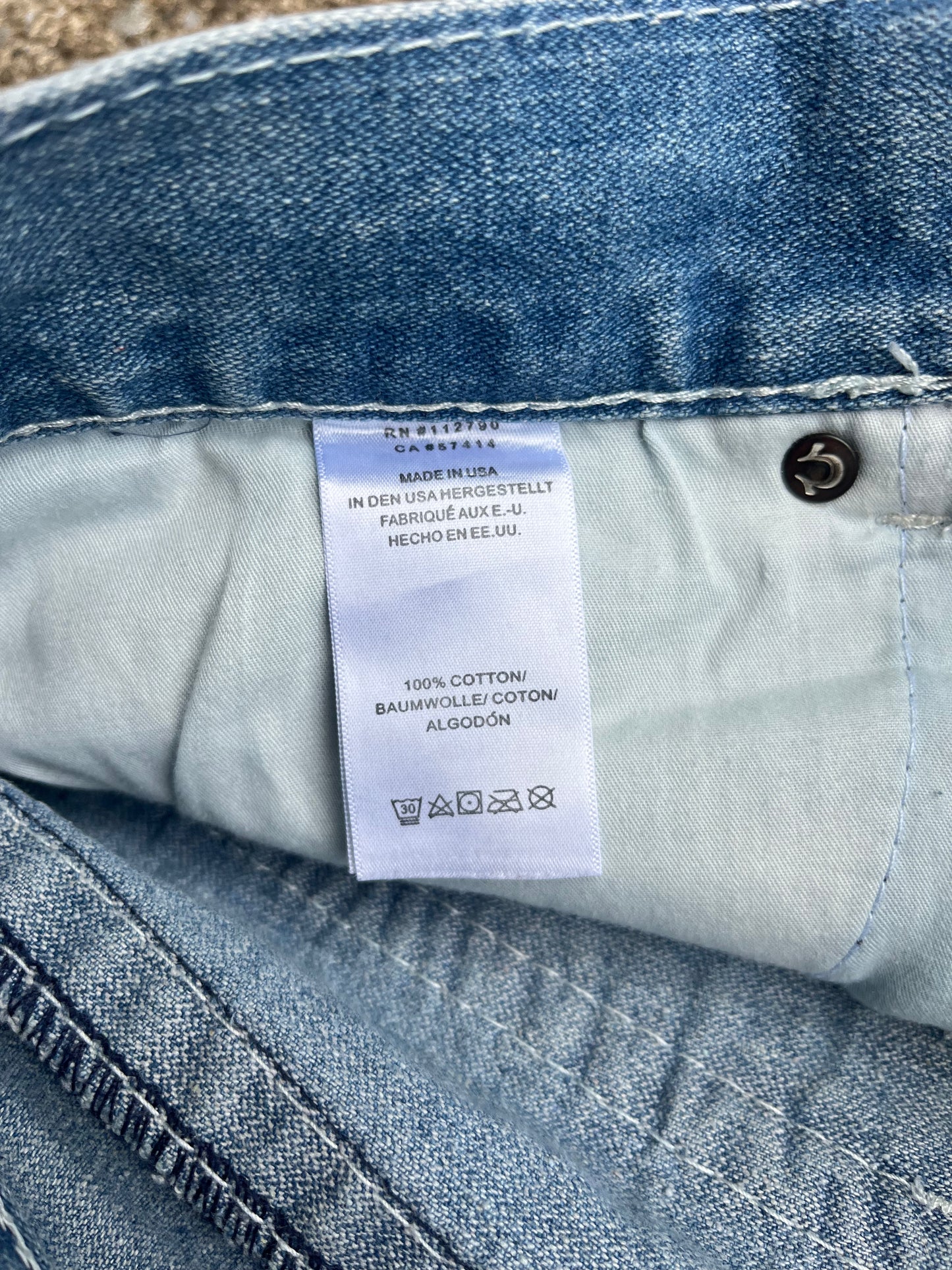 TRUE RELIGION DISTRESSED LIGHT WASH DENIM (32)