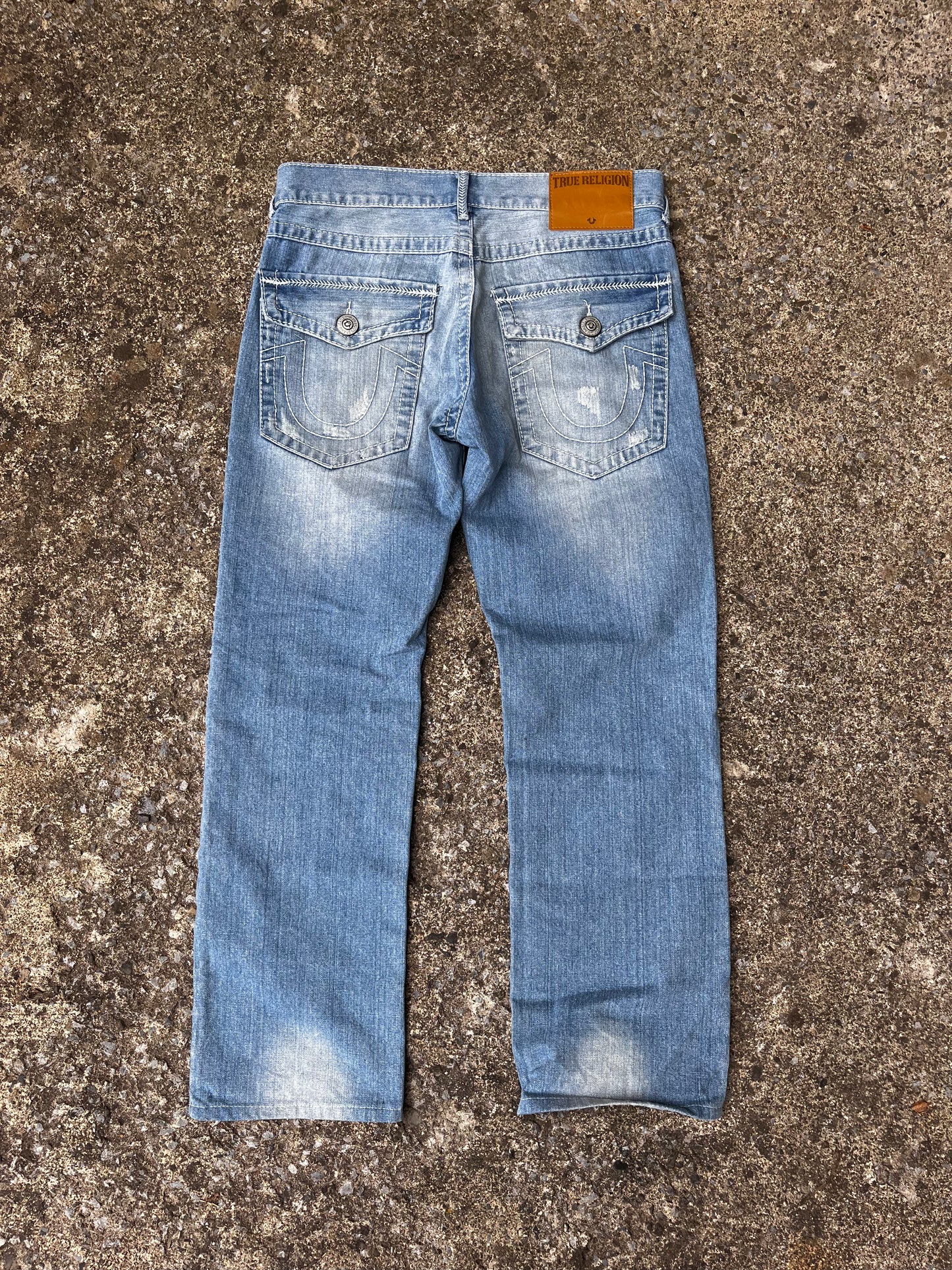 TRUE RELIGION DISTRESSED LIGHT WASH DENIM (32)