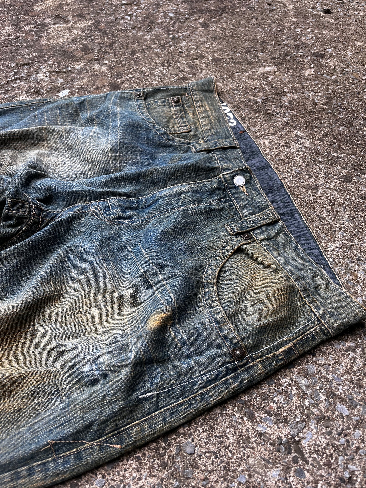 VINTAGE ECKO UNLMTD MUDWASH JEANS (36)