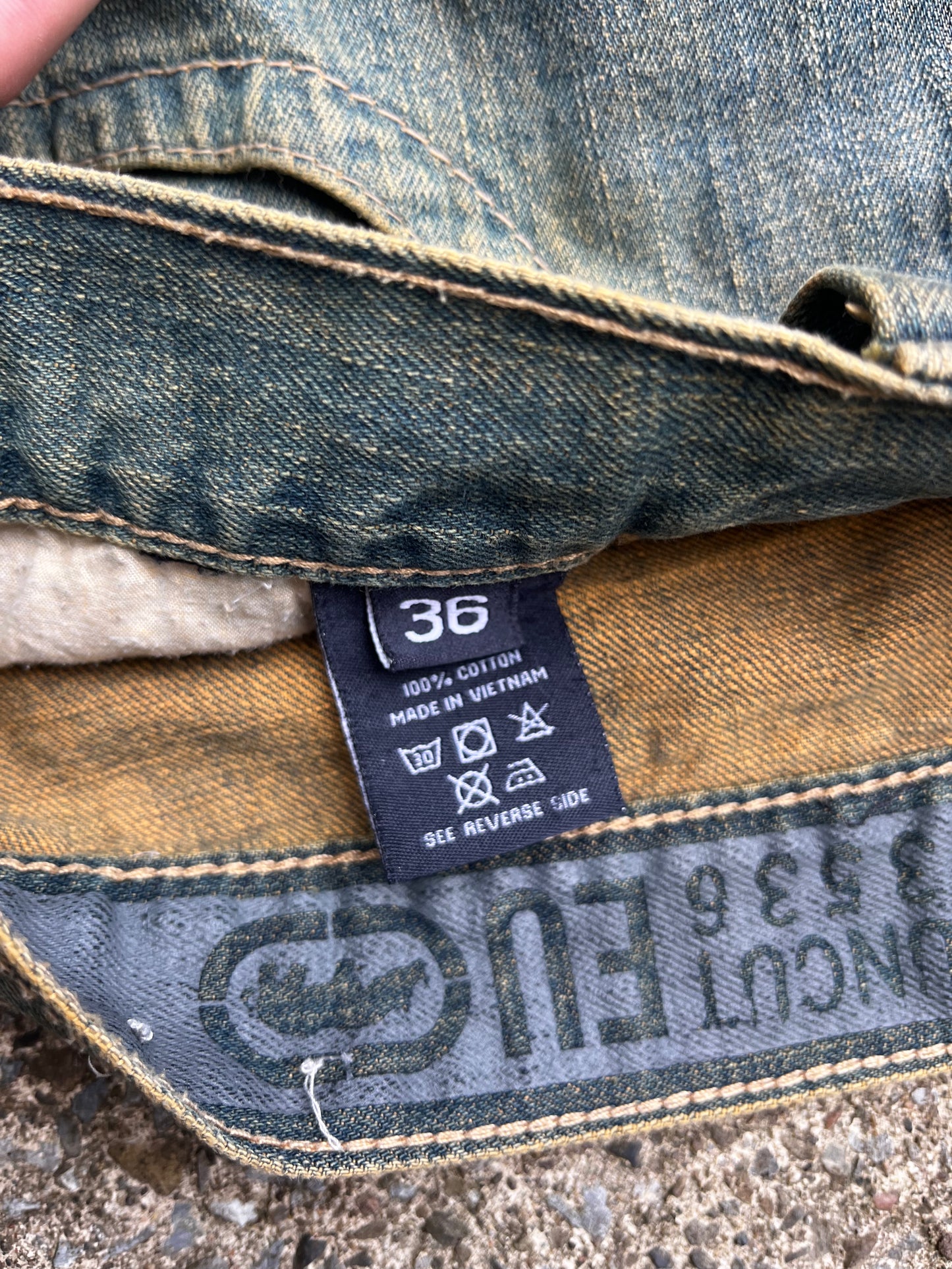 VINTAGE ECKO UNLMTD MUDWASH JEANS (36)