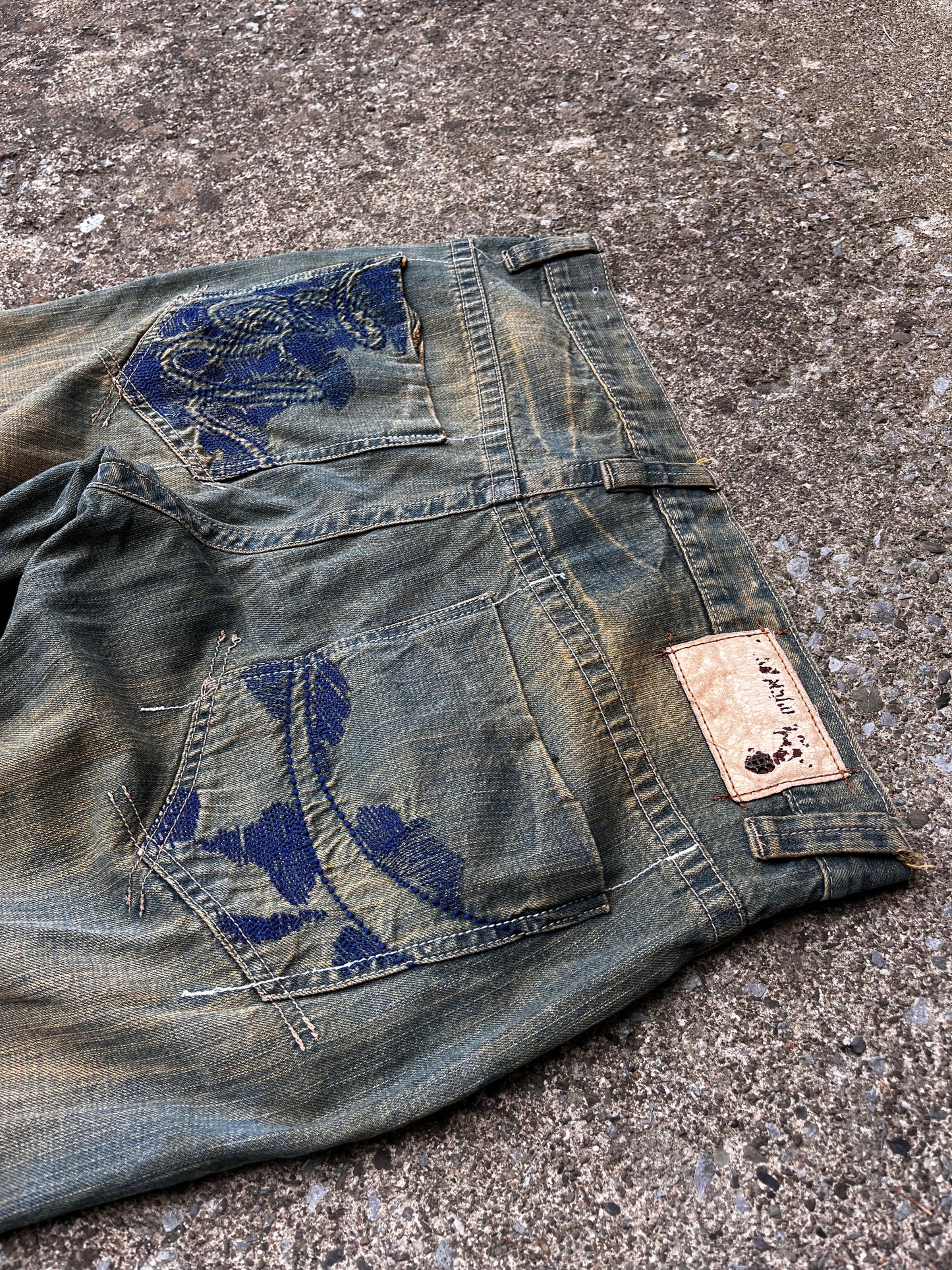 VINTAGE ECKO UNLMTD MUDWASH JEANS (36)