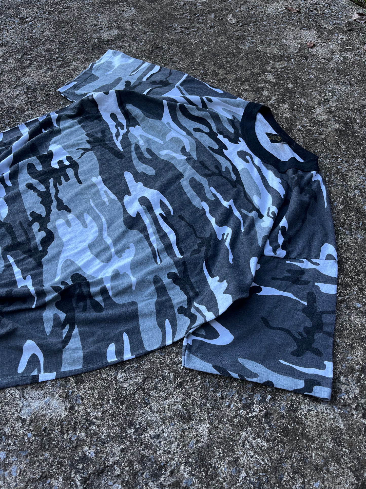 VINTAGE NIGHT CAMO RINGER TEE (XL)