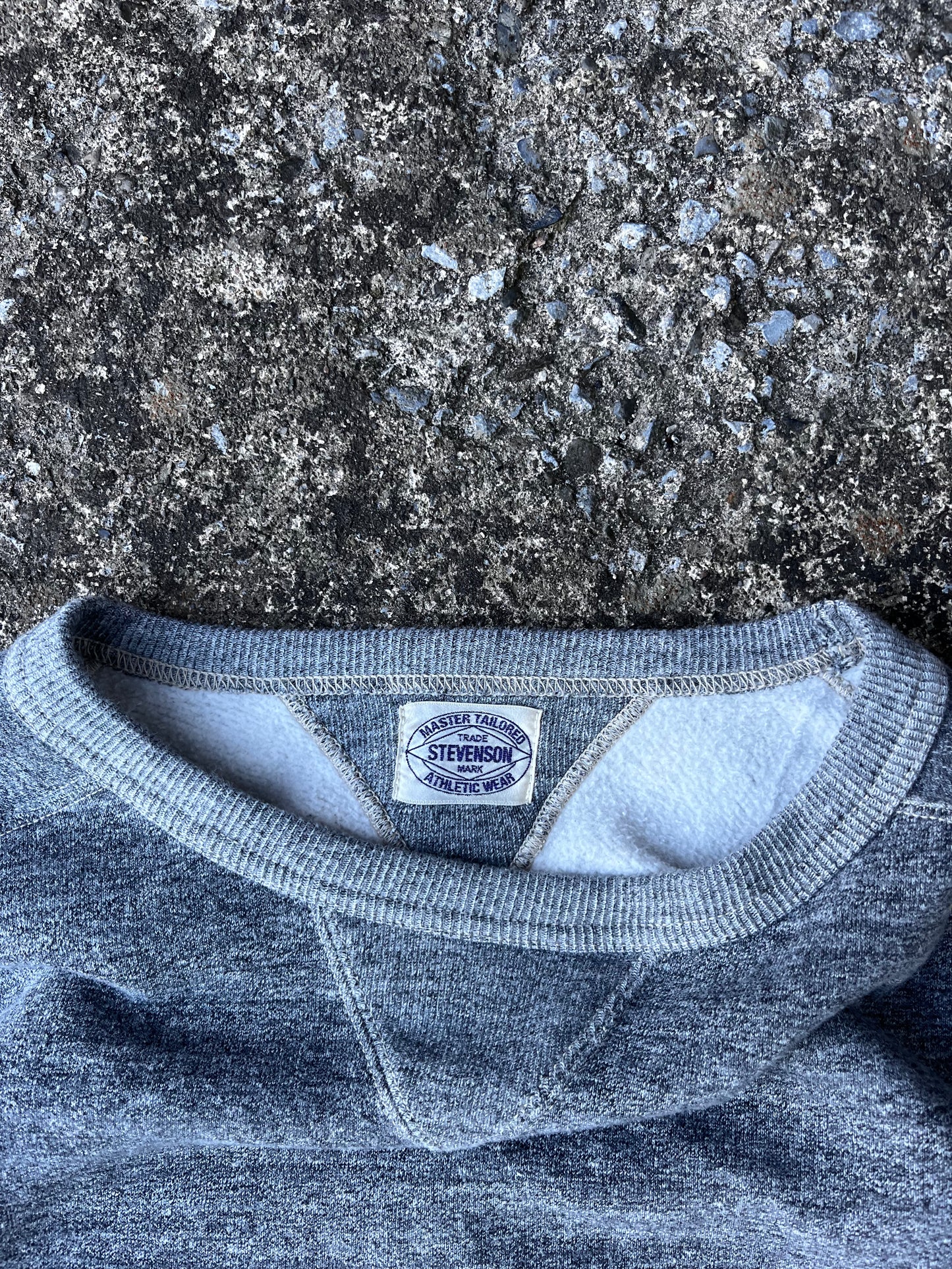 STEVENSON DOUBLE V CREWNECK (M)