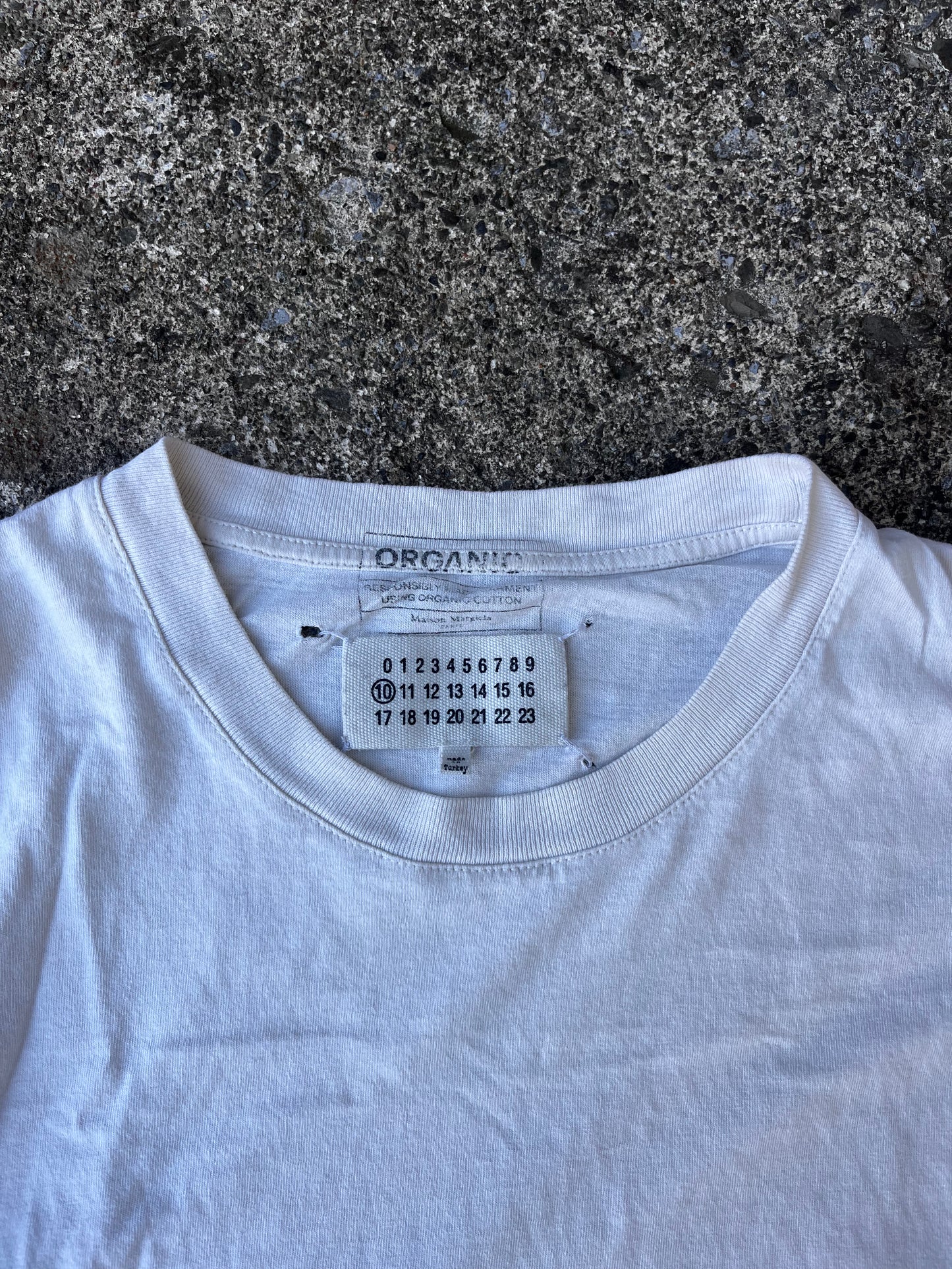PLAIN WHITE MAISON MARGIELA TEE (M)