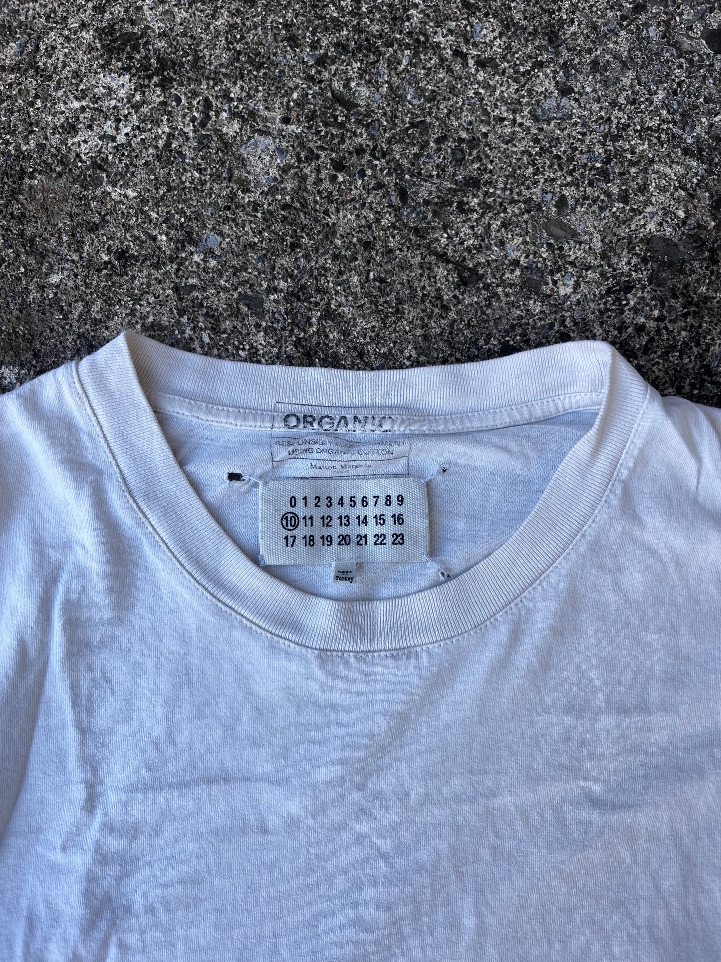 PLAIN WHITE MAISON MARGIELA TEE (M)