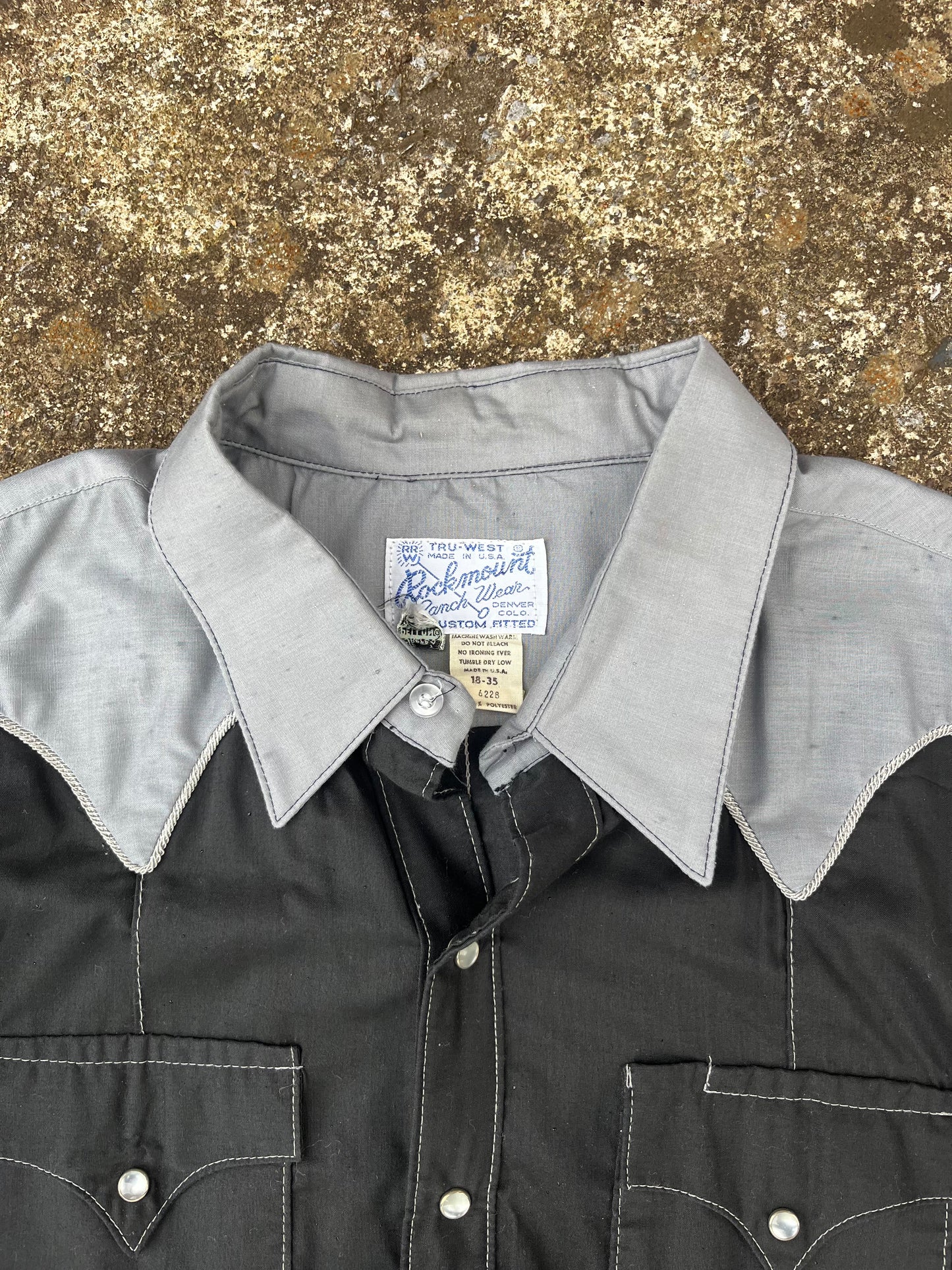 VINTAGE WESTERN EMBROIDERED BUTTON-UP (L)