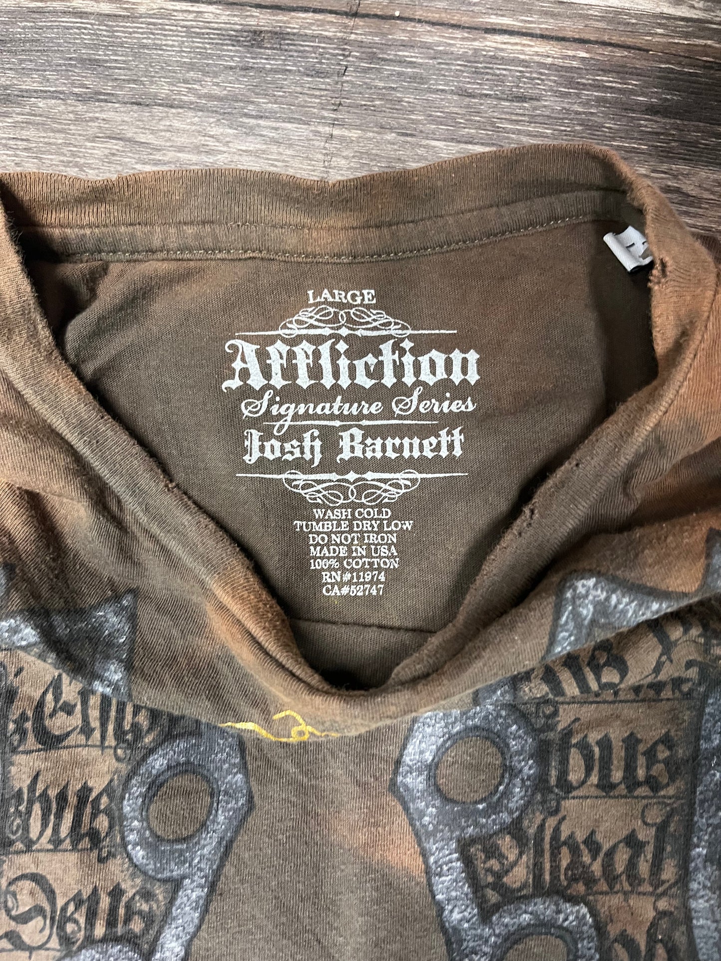 AFFLICTION JOSH BARNETT GRAPHIC TEE (L)