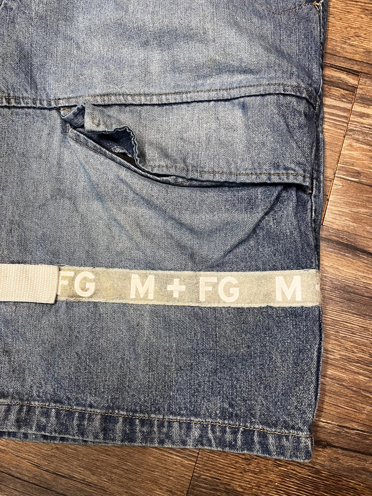 MARITHE FRANCOIS GIRBAUD STRAP SHORTS (38)