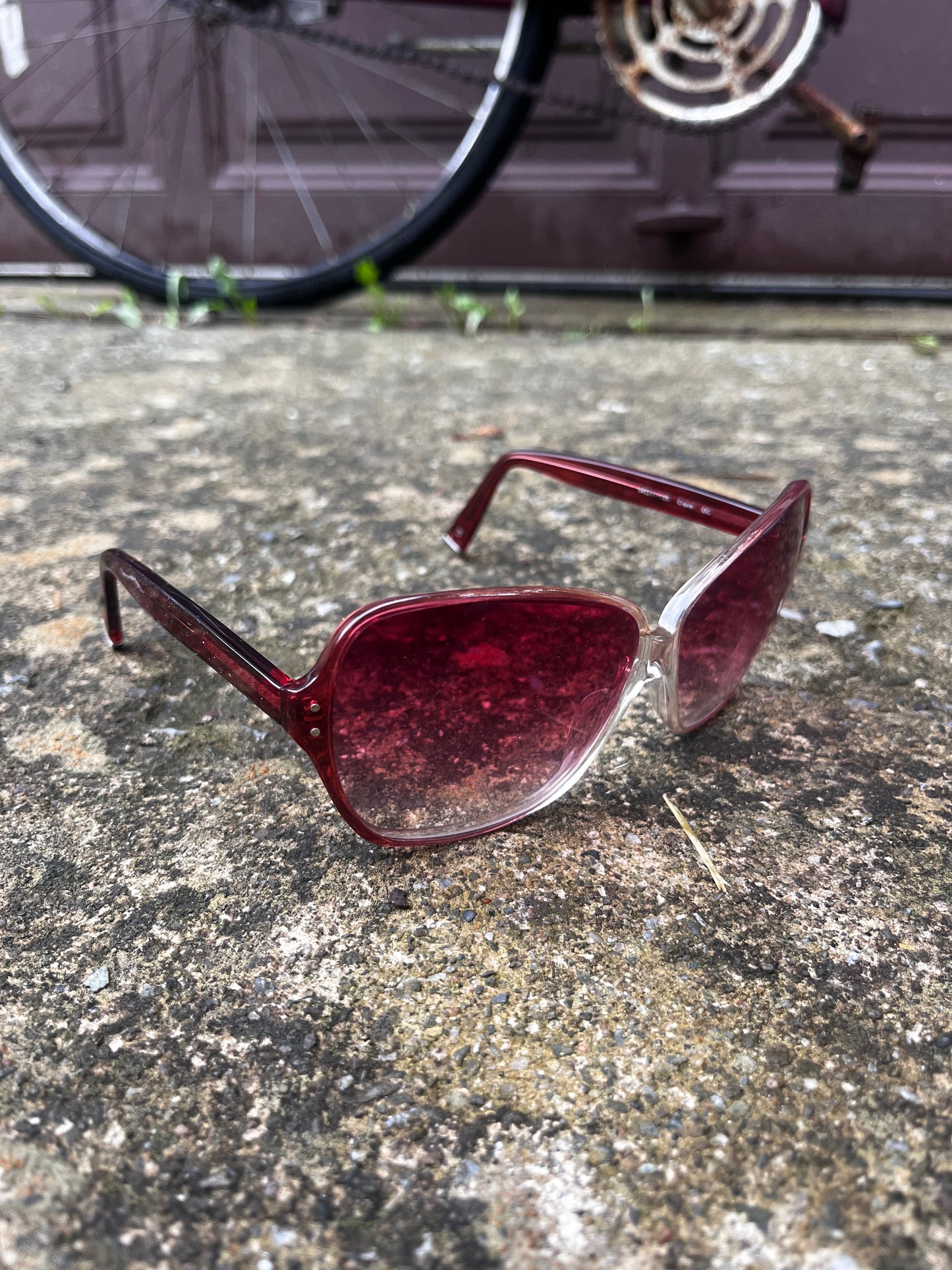 OLIVER PEOPLES RED TINTED SUNGLASSES