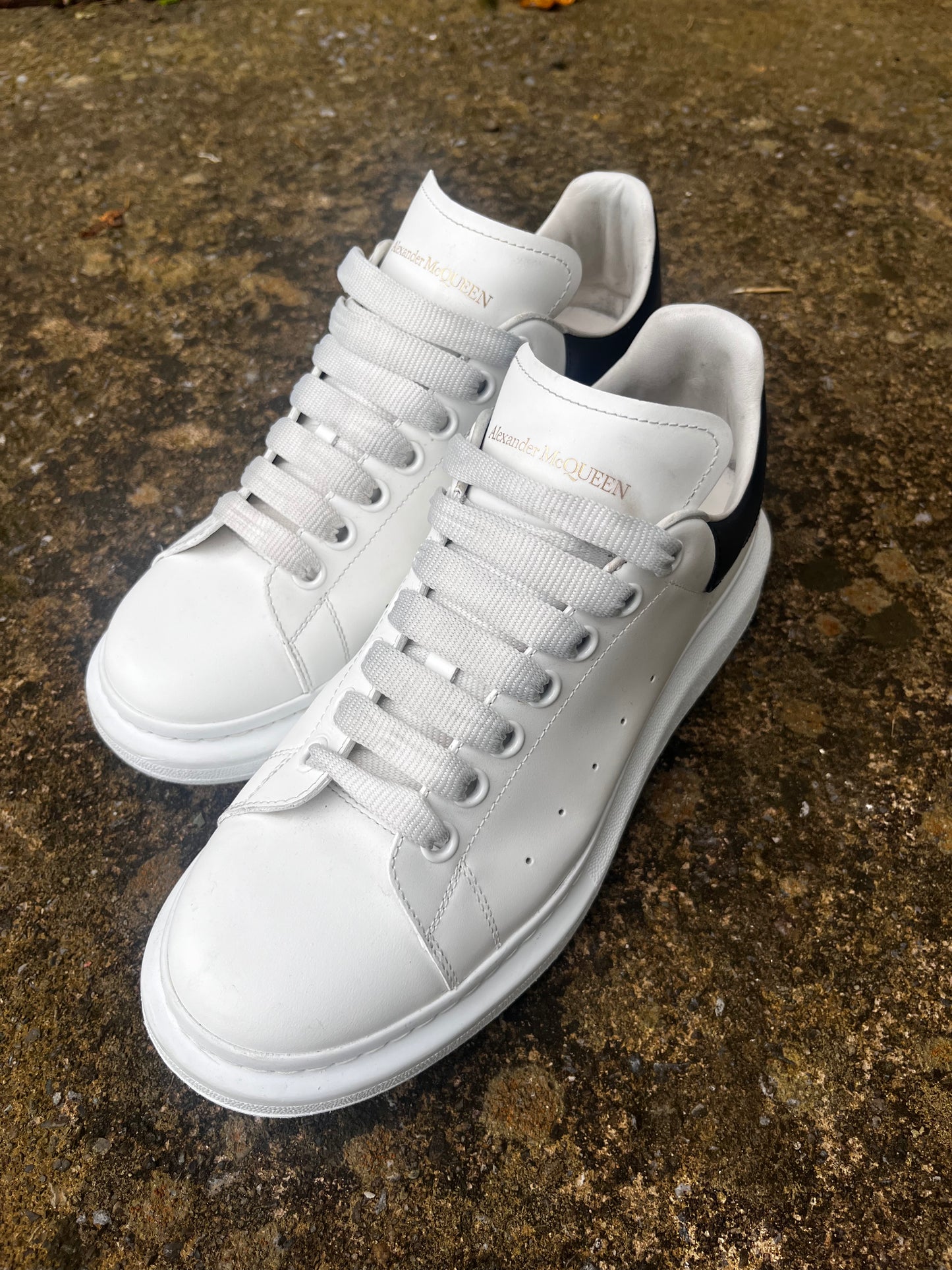ALEXANDER MCQUEEN OVERSIZED LOWTOP SNEAKER (9.5)