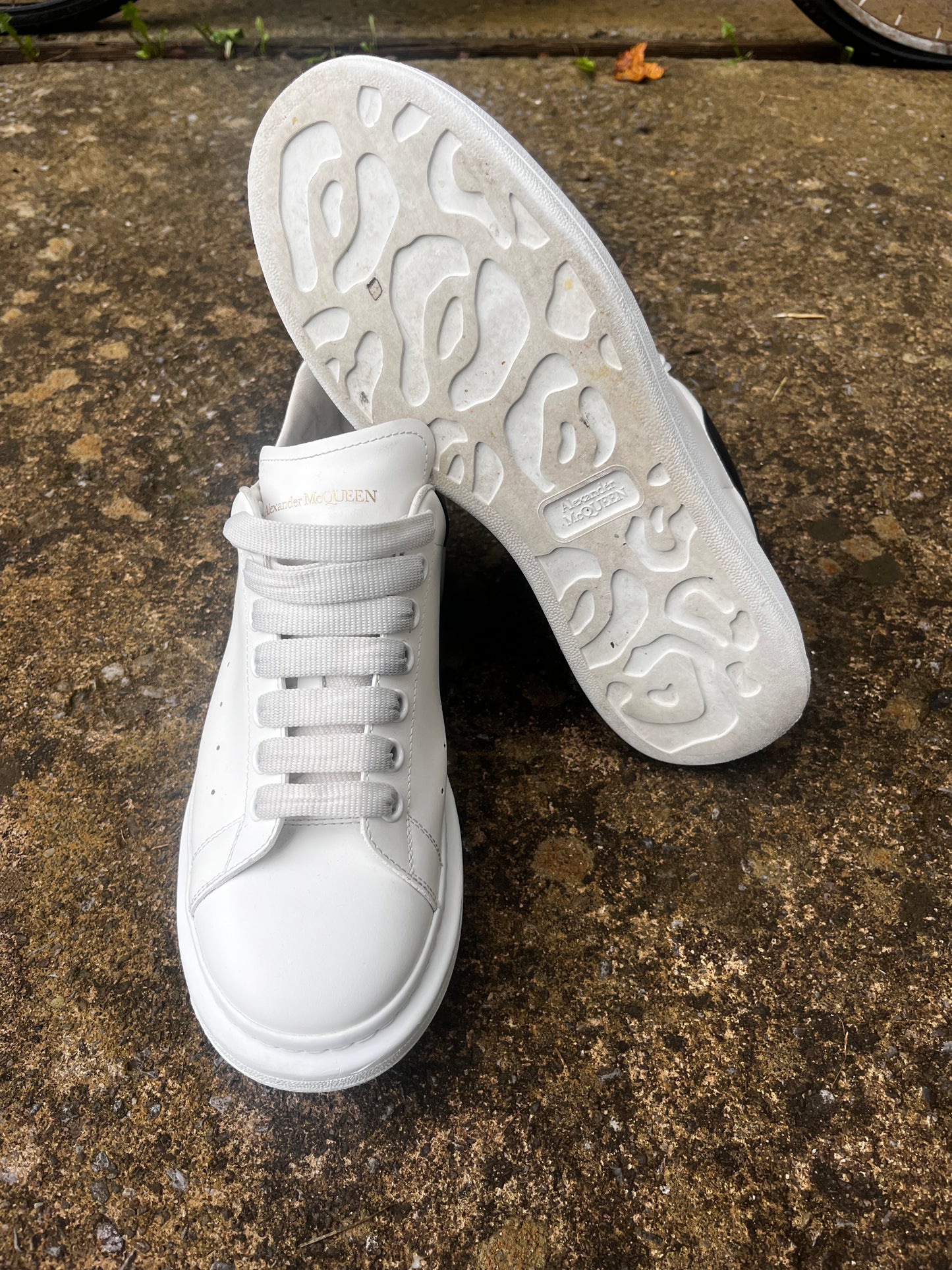 ALEXANDER MCQUEEN OVERSIZED LOWTOP SNEAKER (9.5)