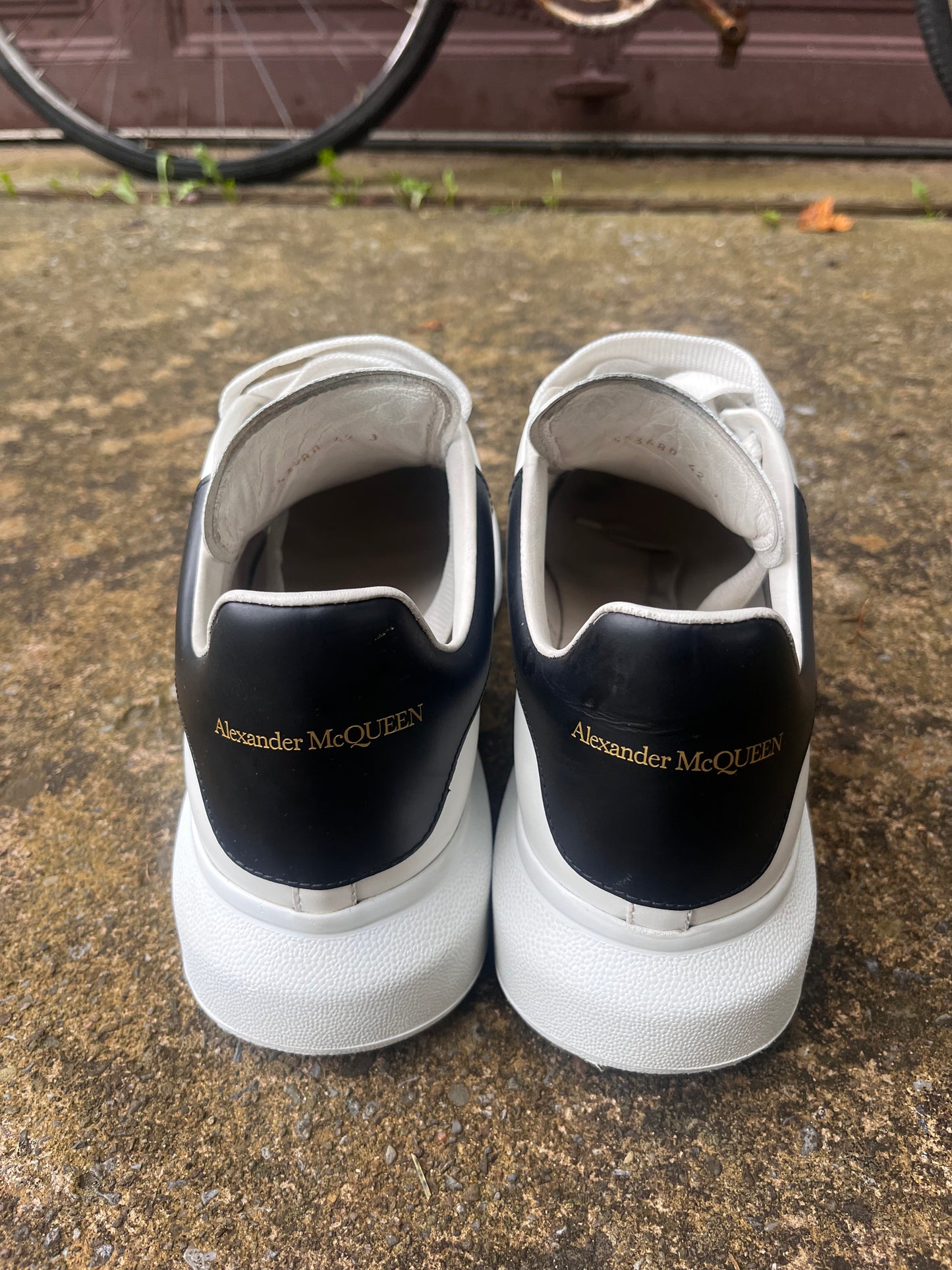 ALEXANDER MCQUEEN OVERSIZED LOWTOP SNEAKER (9.5)