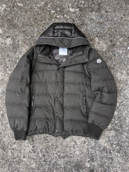 MONCLER STRAP HOODED PUFFER (L)
