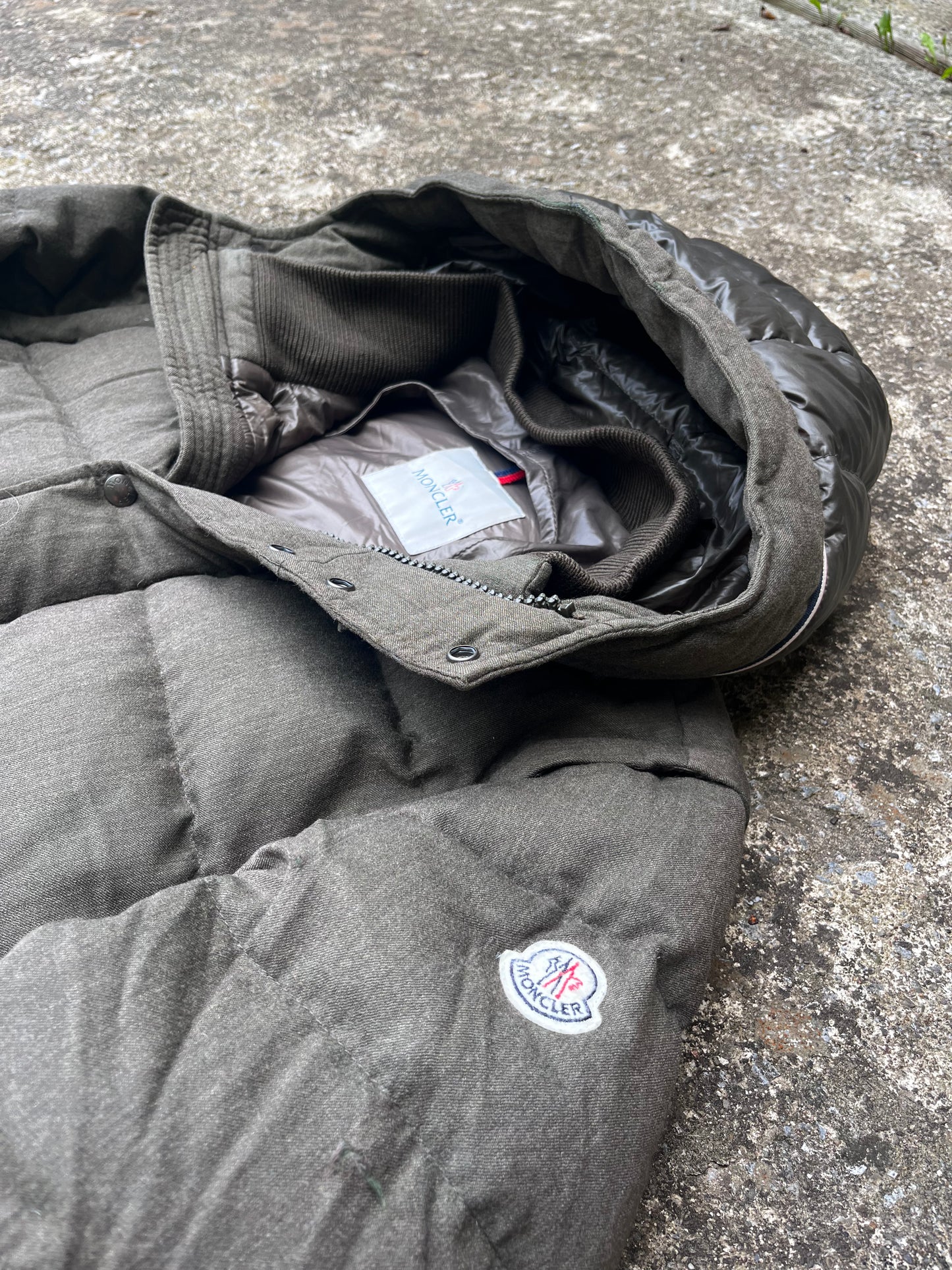MONCLER STRAP HOODED PUFFER (L)