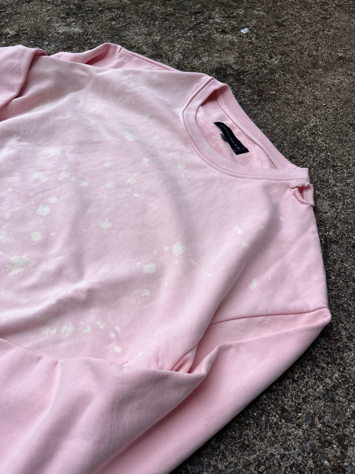 WHO DECIDES WAR PINK BLEACH-SPECK CREWNECK